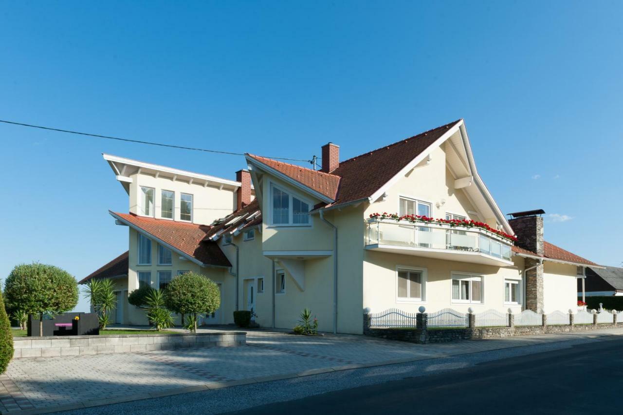 Appartement Schober Kukmirn Buitenkant foto